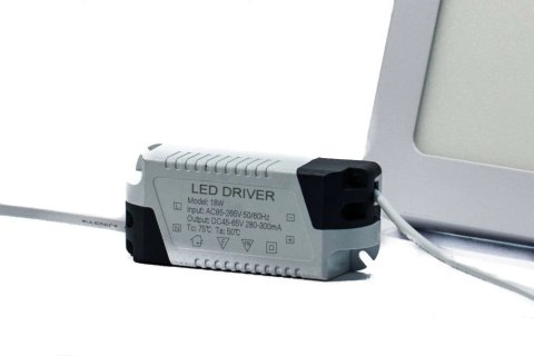 Panel natynkowy LED 22cm 18W 6000K 2200lm kąt świecenia 120°