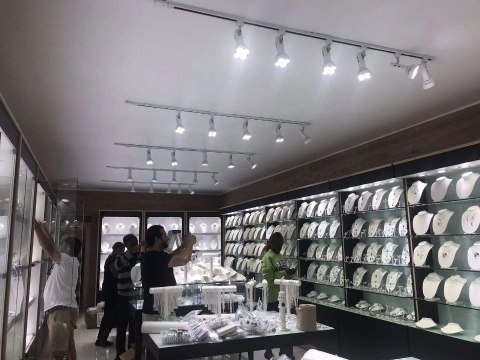 Żarówka E27 LED PAR30 biała 24° 45W 3000K ciepła barwa do doświetlania roślin Żarówka E27 LED PAR30 biała 24° 45W 3000K ciepła barwa do doświetlania roślin