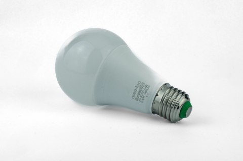 Żarówka LED bulb E27 z czujnikiem ruchu 7W 700lm 6500K biała zimna Żarówka LED bulb E27 z czujnikiem ruchu 7W 700lm 6500K biała zimna